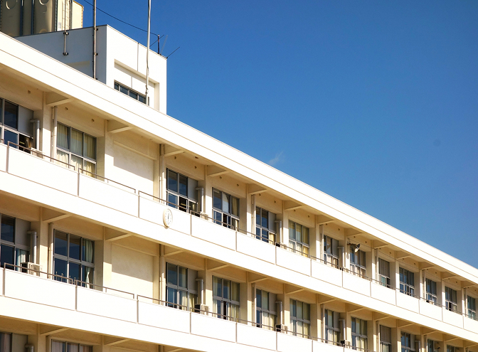 学校・施設への家具の提供